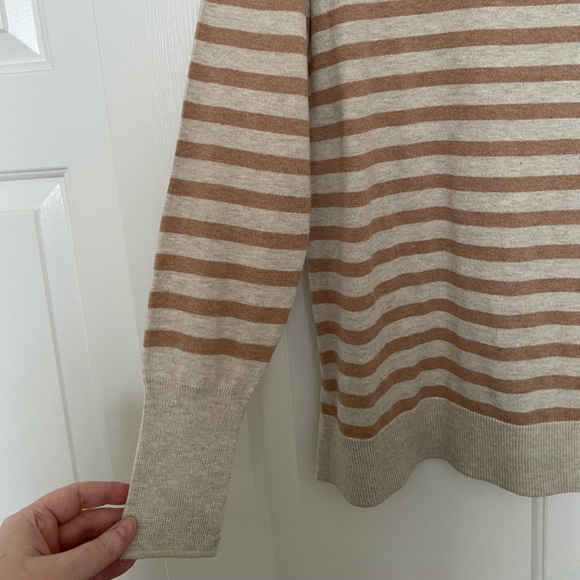 ANA long sleeve scoop neck top tee tunic sweater size Large- oatmeal and camel - Picture 4 of 9